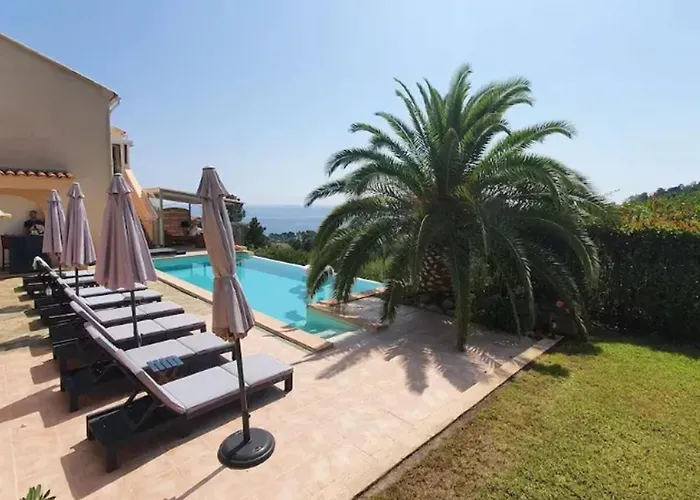 Avec Vue Sur La A Sari-solenzara, Piscine Privee