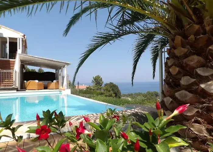 Avec Vue Sur La A Sari-solenzara, Piscine Privee * Sari-Solenzara